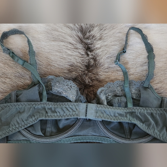 INTIMISSIMI lace bra in sage green and white in size 34B - Picture 4 of 7
